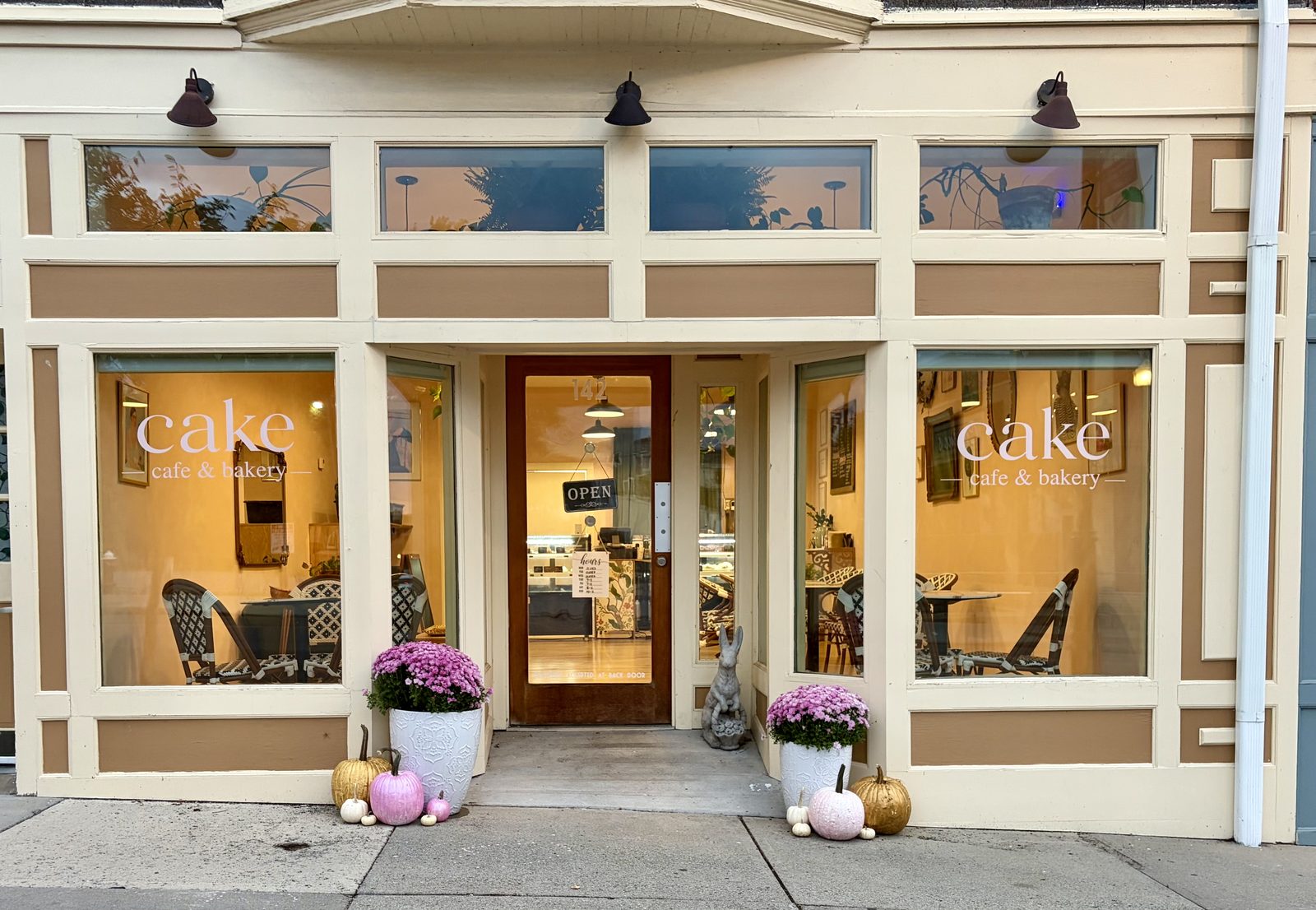 cake storefront at 142 Castle Street, with mums and pumpkins by the door